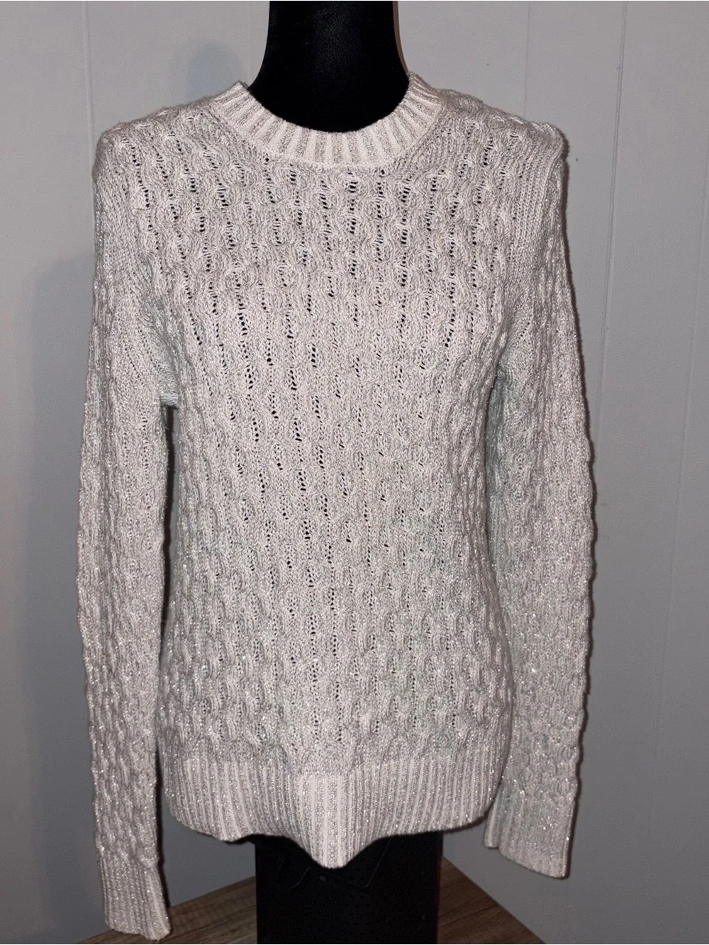 J. Crew Women's Size Medium Cream Cable Knit Sweater - Classic Crewneck